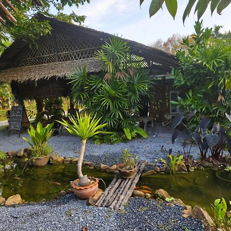 Baan Farang Homestay Phra Saeng Ban Nam Dam Exteriör bild