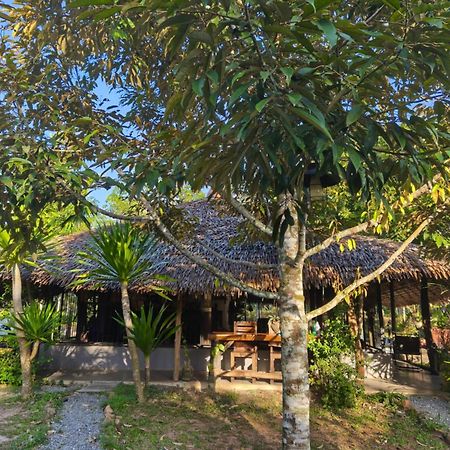 Baan Farang Homestay Phra Saeng Ban Nam Dam Exteriör bild