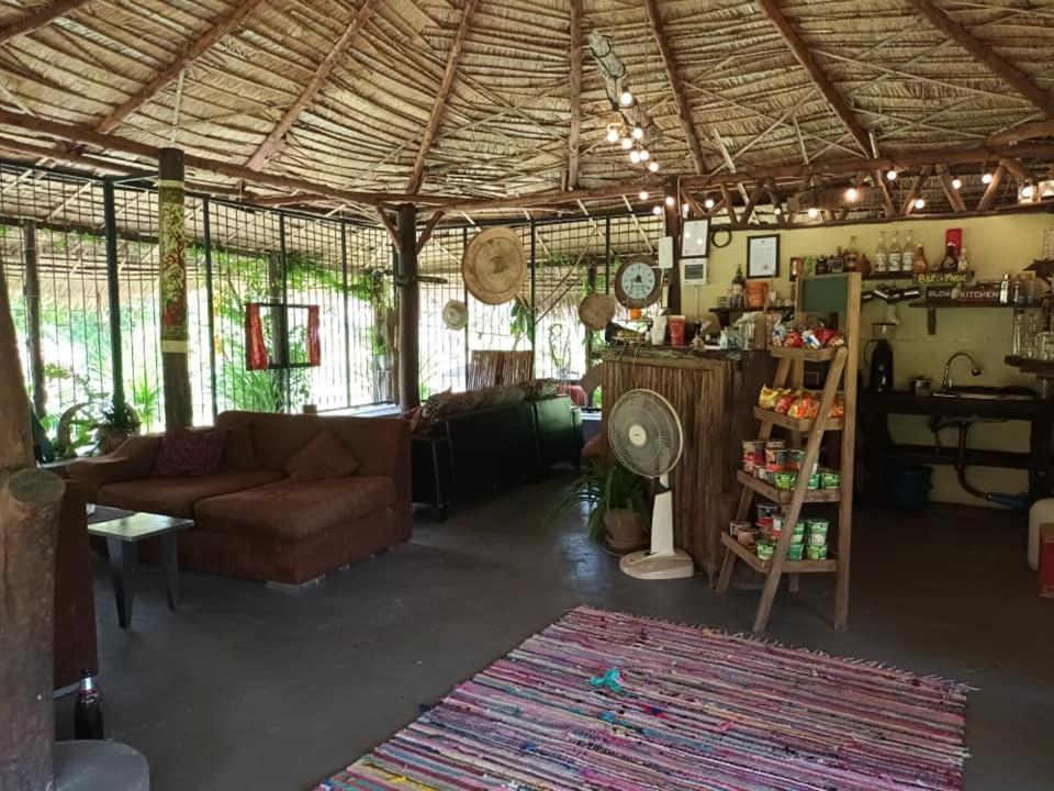 Baan Farang Homestay Phra Saeng Ban Nam Dam Exteriör bild